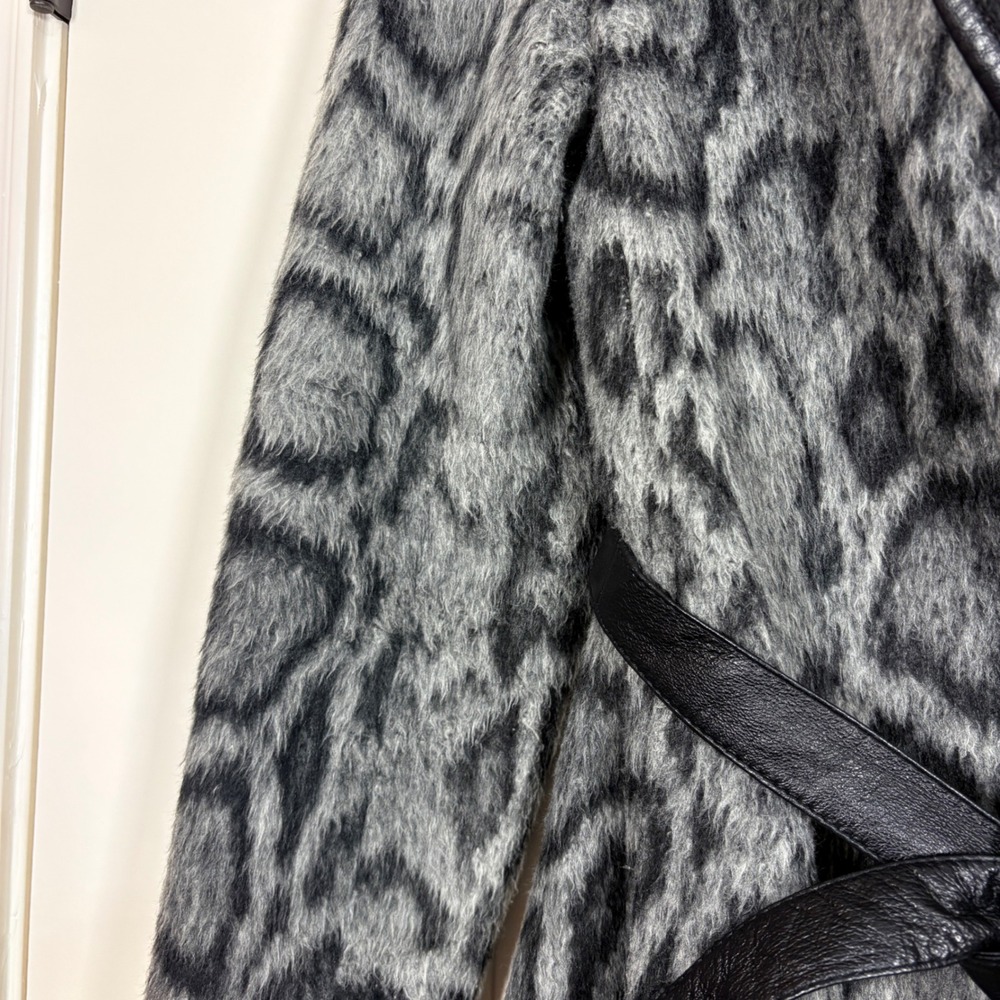 Diane Von Furstenberg Gray Leopard Faux Fur Coat Asymmetrical Shawl Collar L - Picture 6 of 16